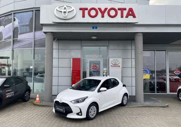 samochody osobowe Toyota Yaris cena 63900 przebieg: 121529, rok produkcji 2022 z Brwinów